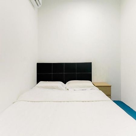 Spot On 89726 Capsule Inn Кота-Кинабалу Экстерьер фото
