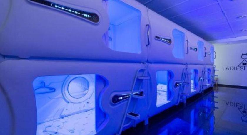 Spot On 89726 Capsule Inn Кота-Кинабалу Экстерьер фото