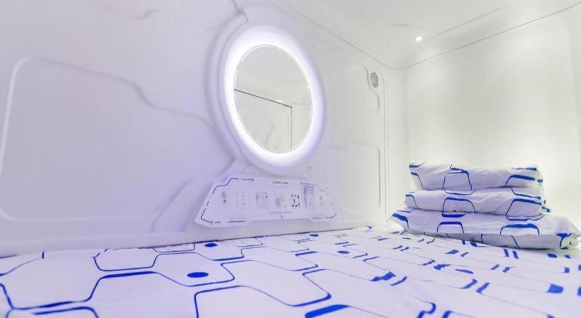 Spot On 89726 Capsule Inn Кота-Кинабалу Экстерьер фото