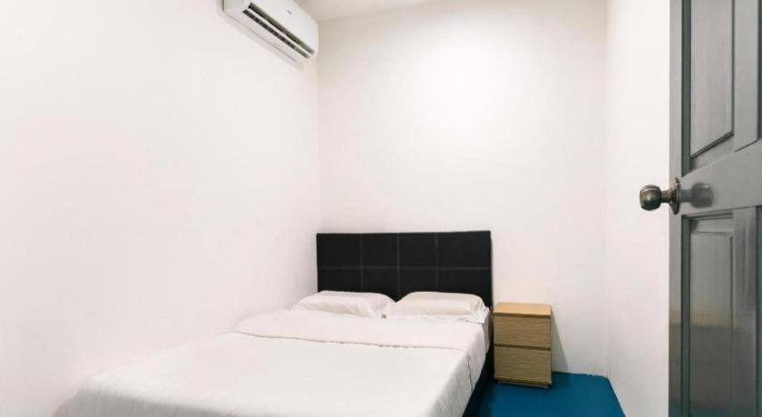 Spot On 89726 Capsule Inn Кота-Кинабалу Экстерьер фото